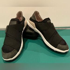 OluKai Mikilua Kako’o Slip-On Shoe  Women’s 8.5